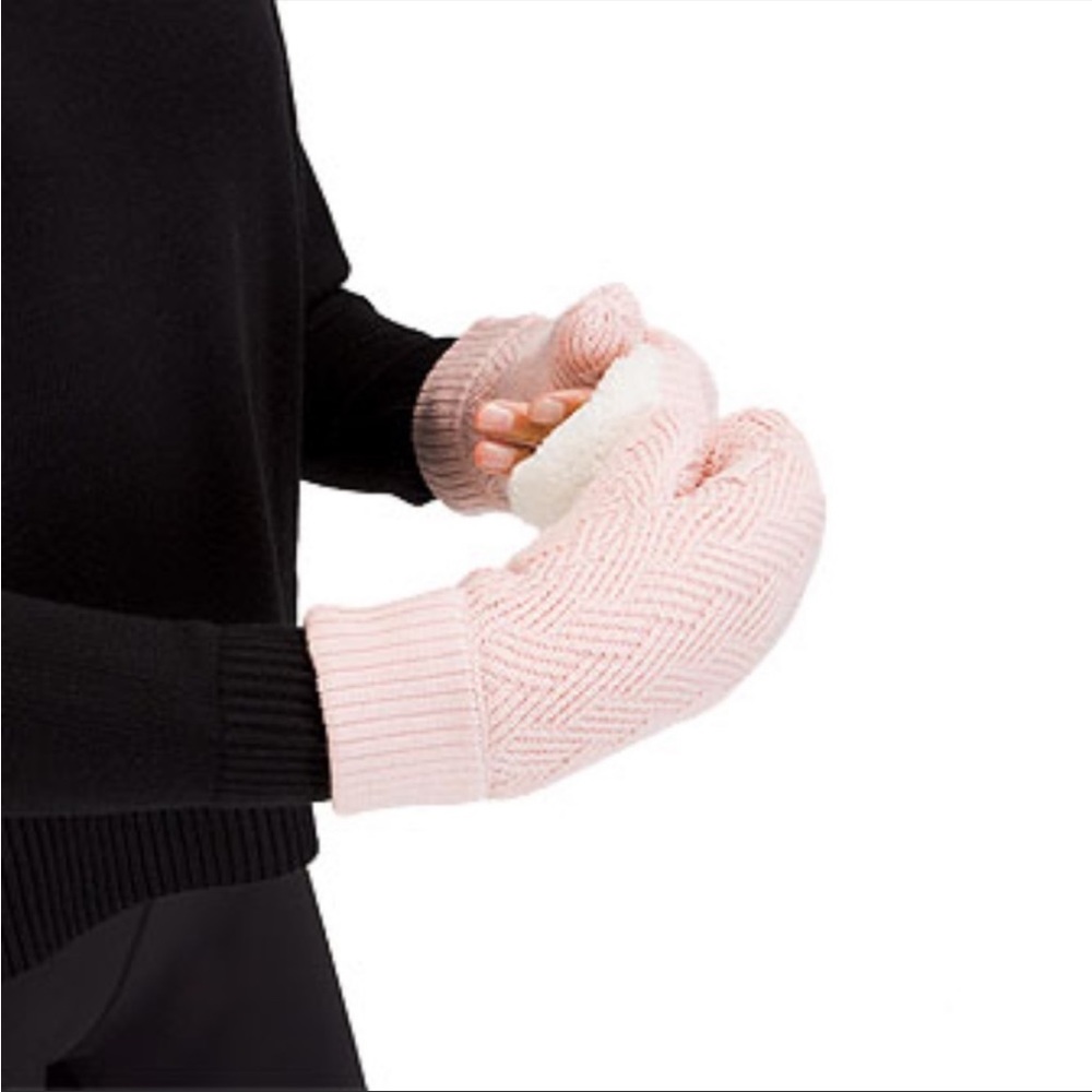 🦄NWT Lululemon Sherpa Weave Mittens Pink
